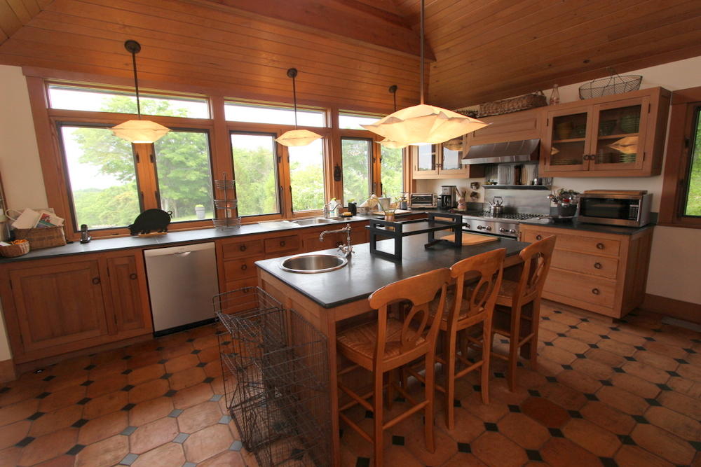 Cape Cod Home 995102