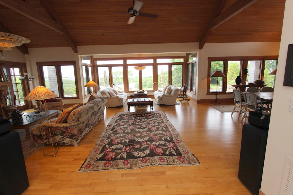 Cape Cod Home 995102