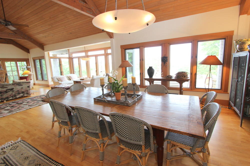 Cape Cod Home 995102