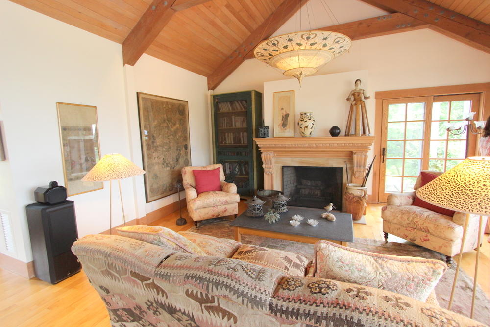 Cape Cod Home 995102