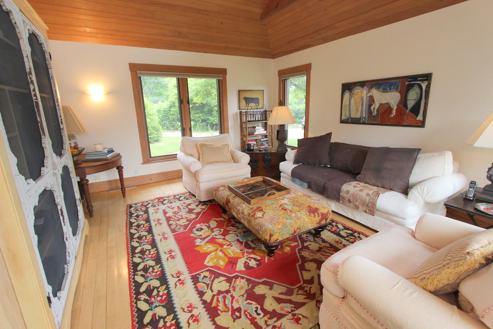 Cape Cod Home 995102