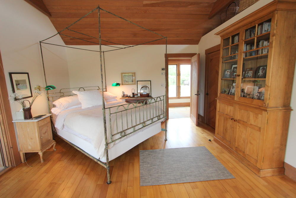 Cape Cod Home 995102