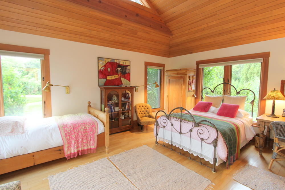 Cape Cod Home 995102