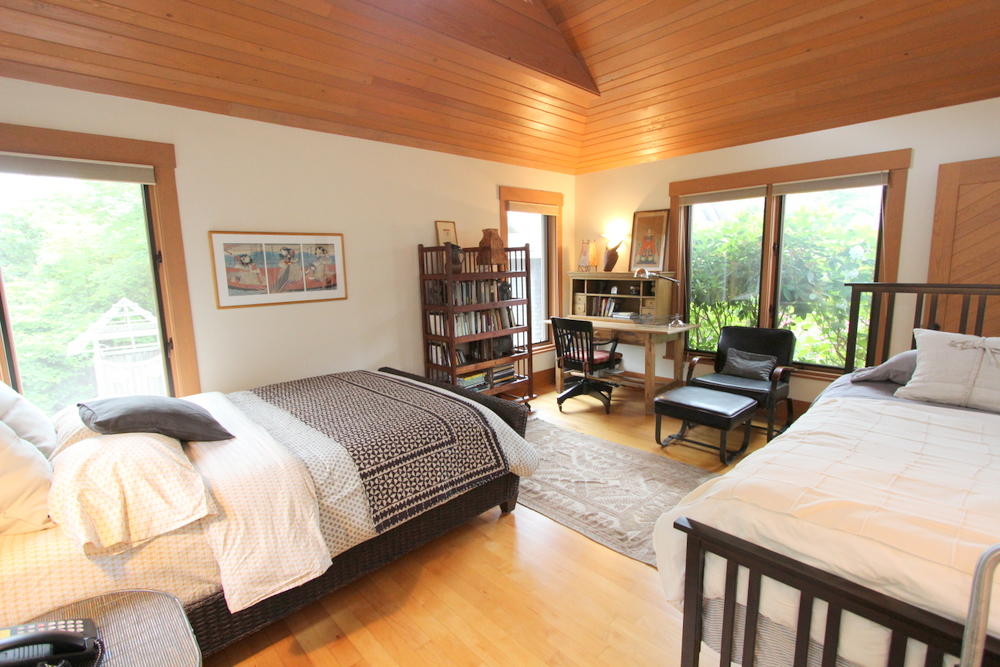 Cape Cod Home 995102