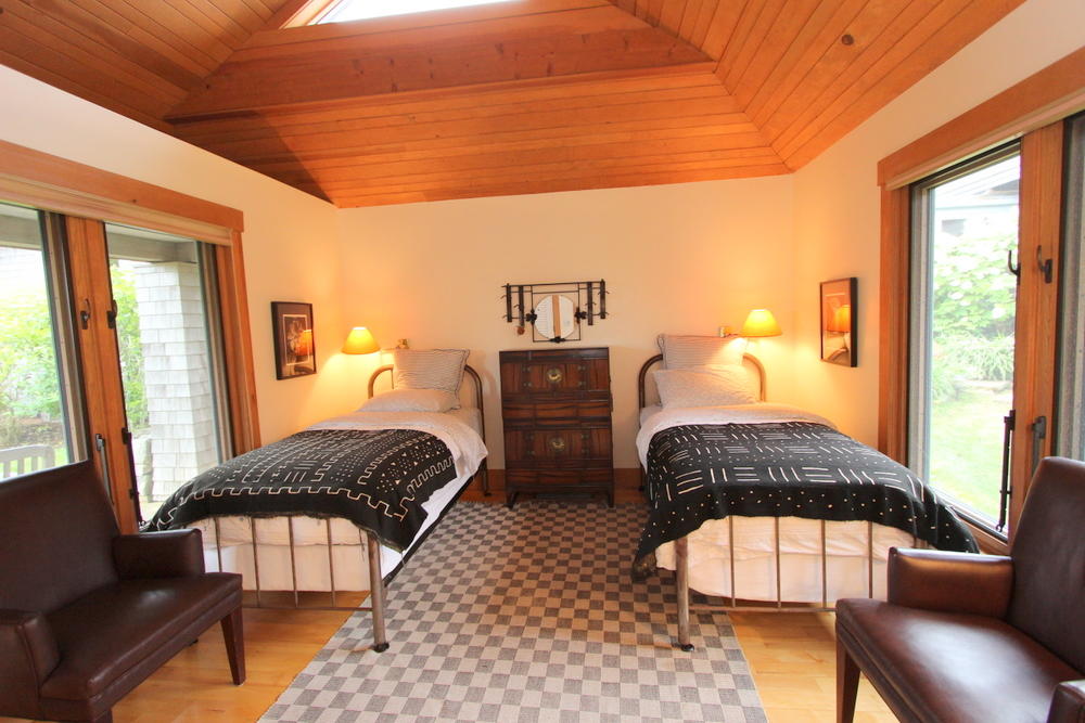 Cape Cod Home 995102