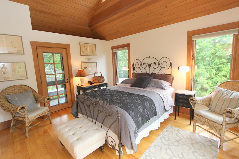 Cape Cod Home 995102