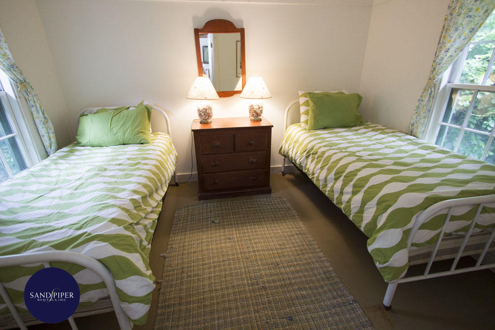 Cape Cod Home 995103