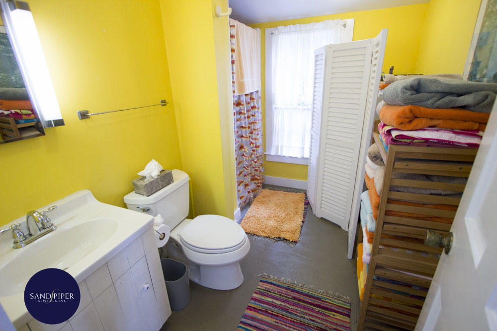 Cape Cod Home 995103