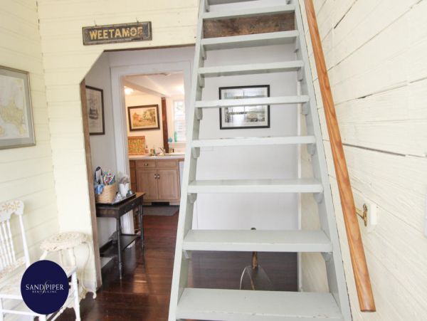 Cape Cod Home 995104