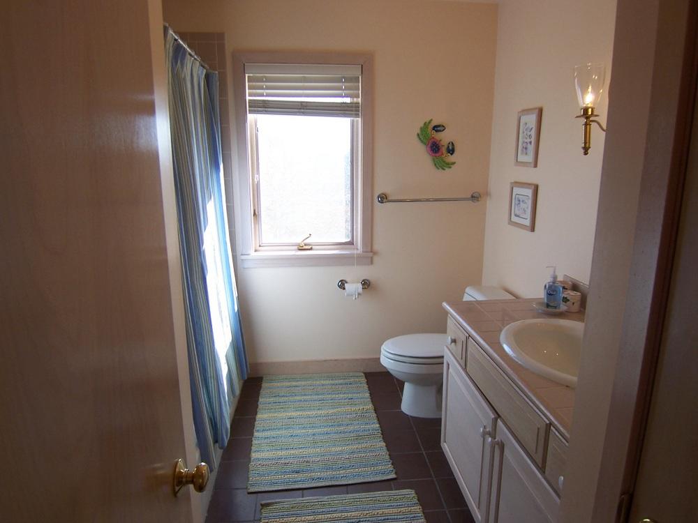 Cape Cod Home 995106