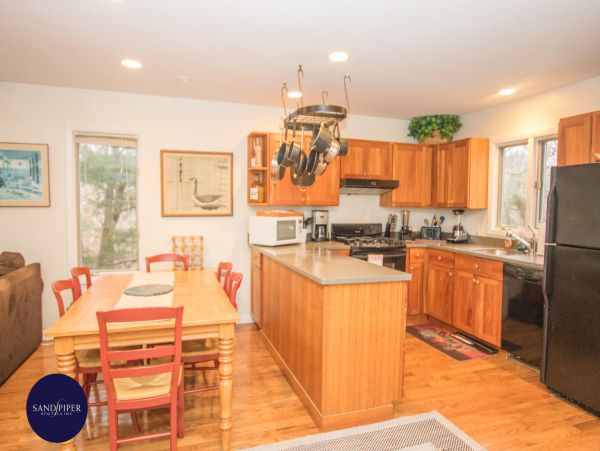 Cape Cod Home 995107