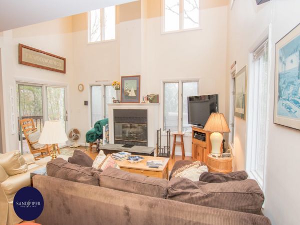 Cape Cod Home 995107