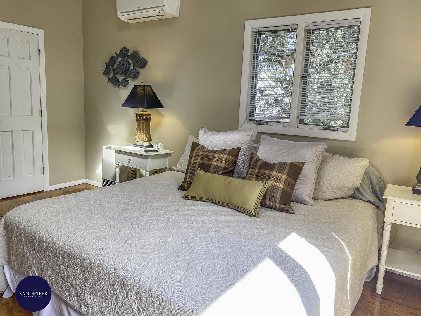 Cape Cod Home 995107