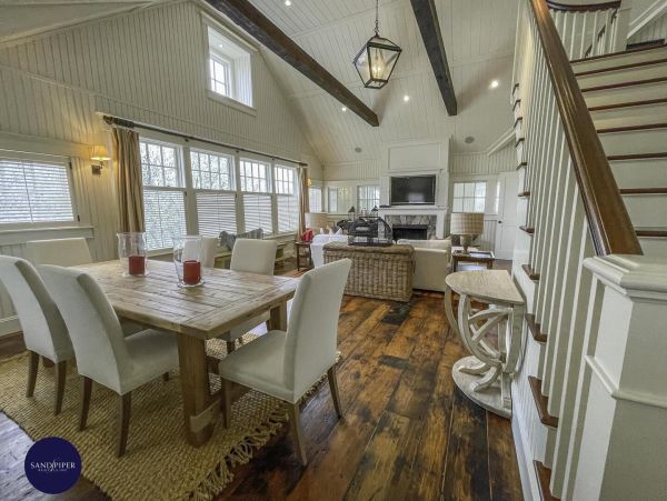 Cape Cod Home 995108