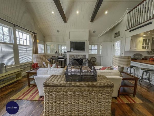 Cape Cod Home 995108