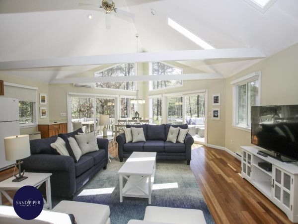 Cape Cod Home 995109