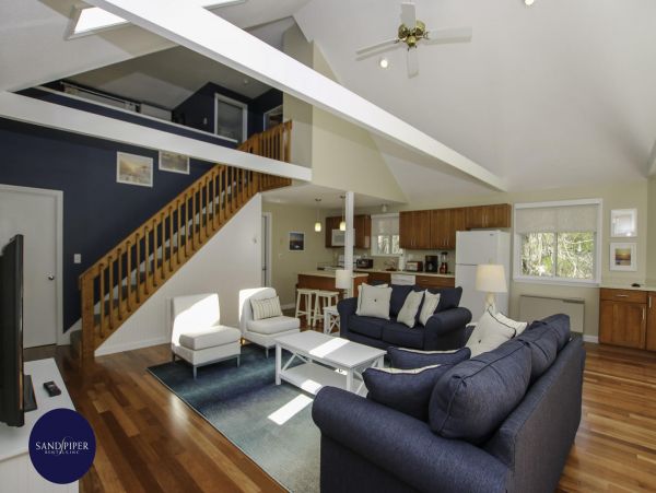Cape Cod Home 995109