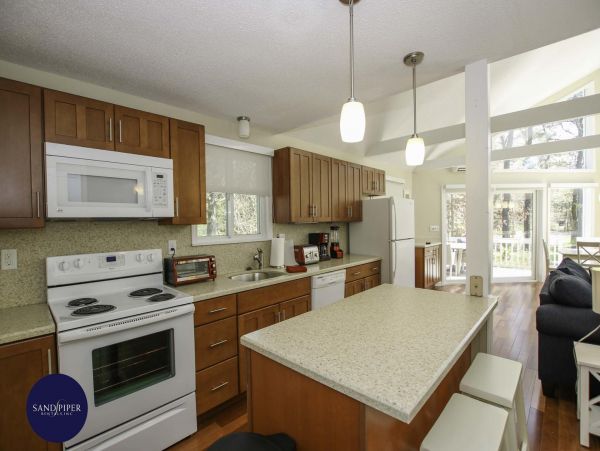 Cape Cod Home 995109