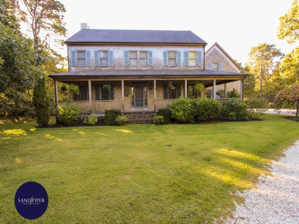 Cape Cod Home 995110