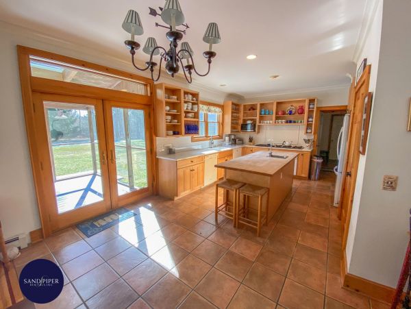 Cape Cod Home 995110