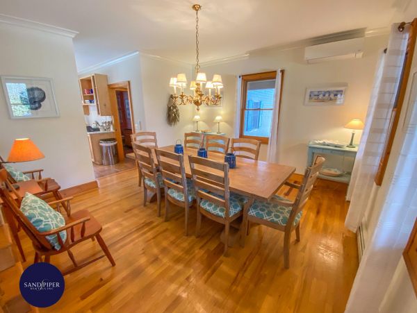 Cape Cod Home 995110