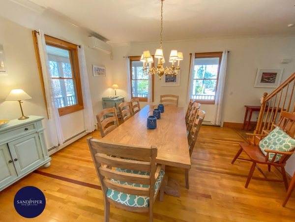 Cape Cod Home 995110