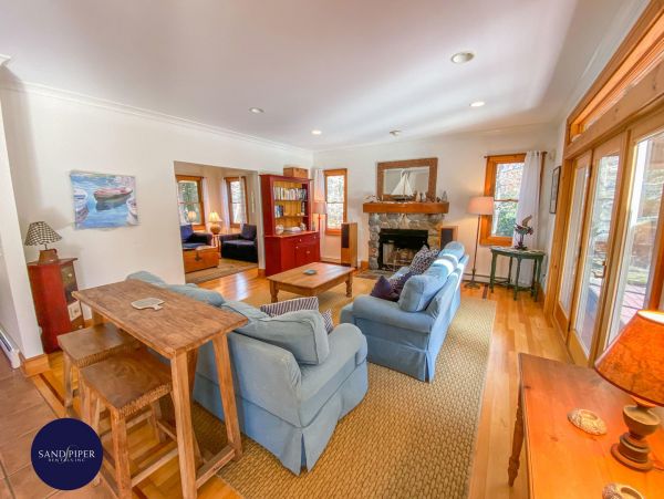 Cape Cod Home 995110