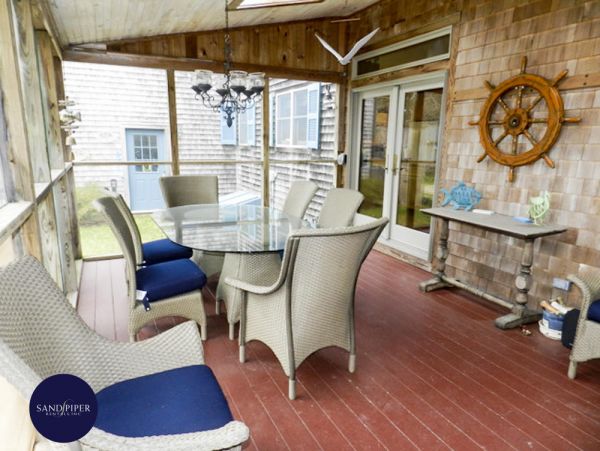 Cape Cod Home 995110