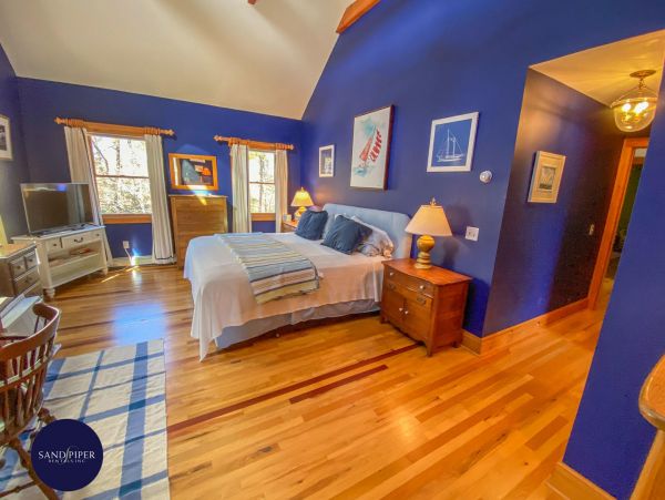 Cape Cod Home 995110