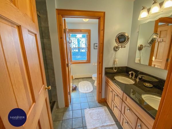 Cape Cod Home 995110