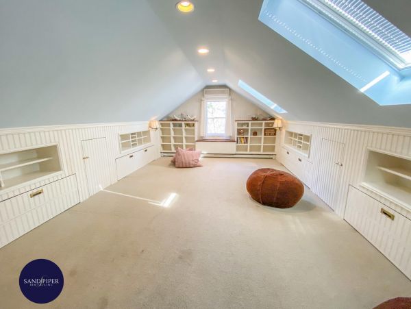 Cape Cod Home 995110