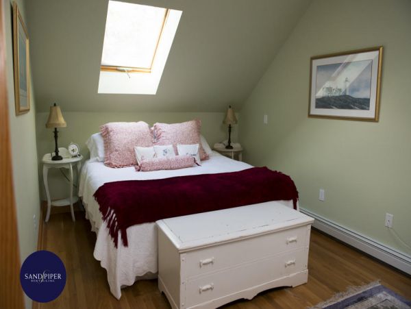 Cape Cod Home 995110