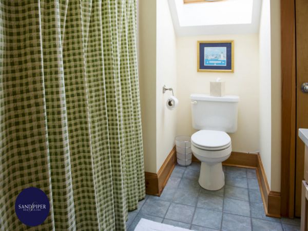 Cape Cod Home 995110