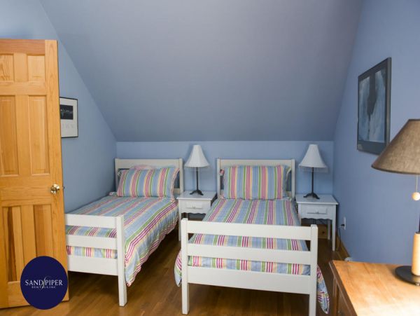 Cape Cod Home 995110