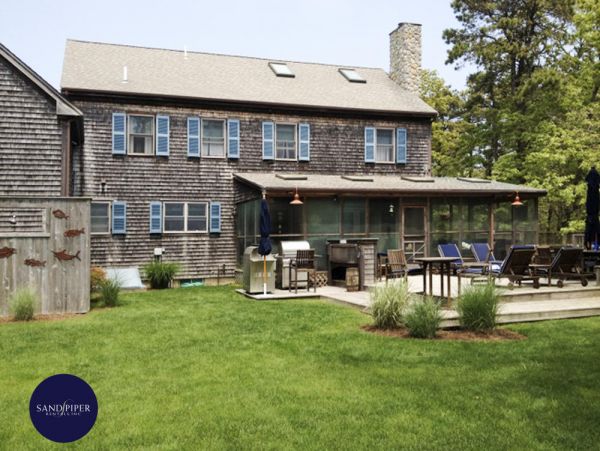 Cape Cod Home 995110