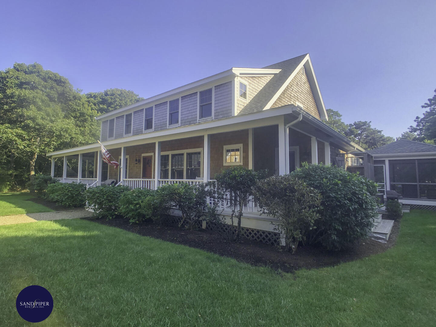 Cape Cod Home 995111
