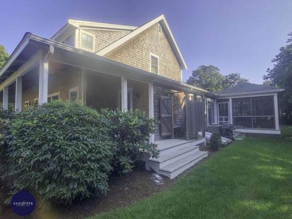 Cape Cod Home 995111