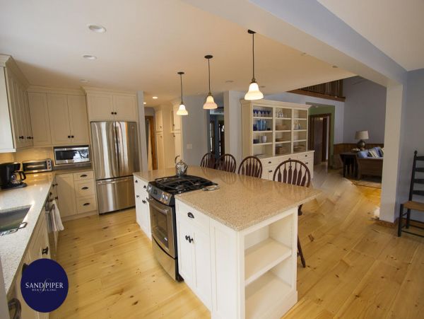 Cape Cod Home 995111