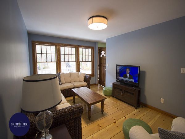 Cape Cod Home 995111
