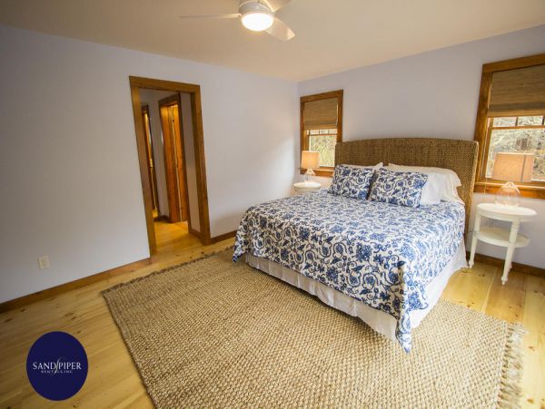 Cape Cod Home 995111