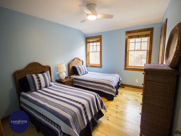 Cape Cod Home 995111
