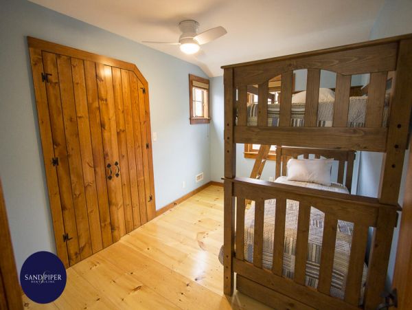 Cape Cod Home 995111