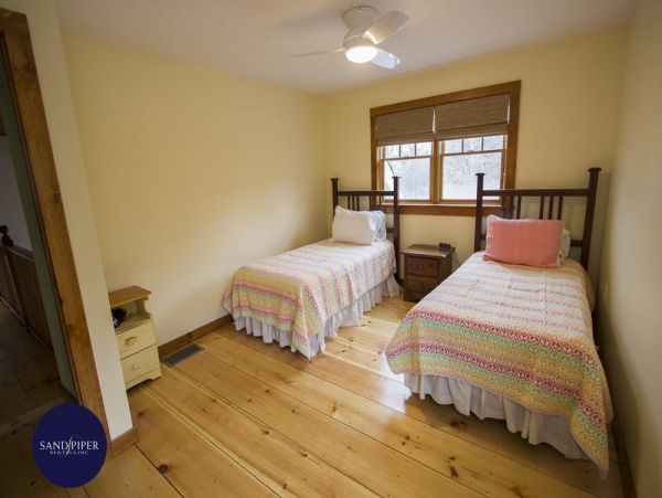 Cape Cod Home 995111