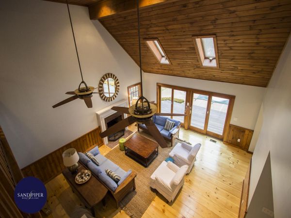 Cape Cod Home 995111