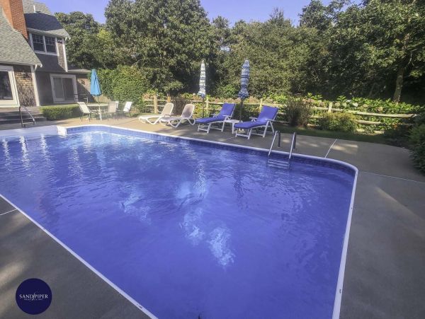 Cape Cod Home 995111
