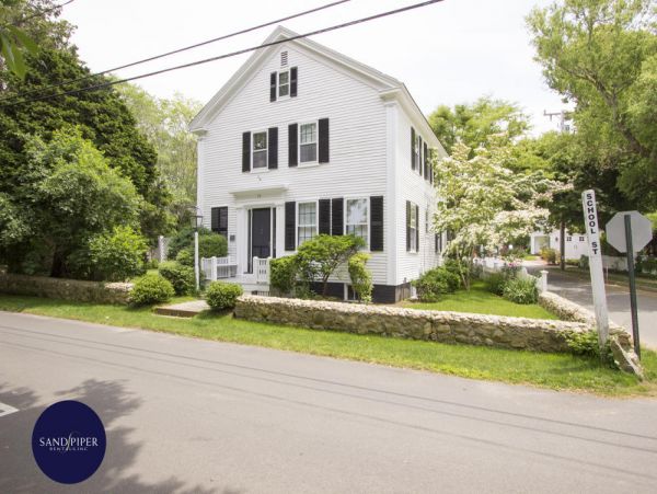 Cape Cod Home 995112