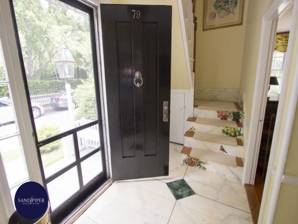 Cape Cod Home 995112