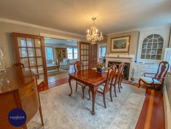 Cape Cod Home 995112