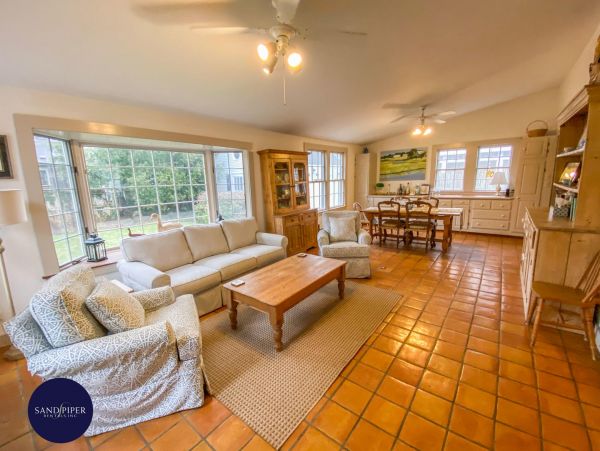 Cape Cod Home 995112