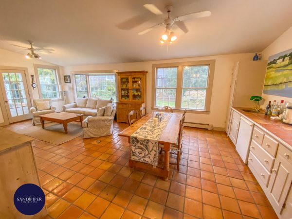 Cape Cod Home 995112